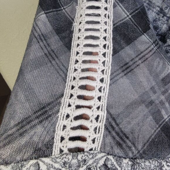 Unity World Wear Bohemian Sublimation Floral Bell Sleeve Top Size 2x - Picture 3 of 7